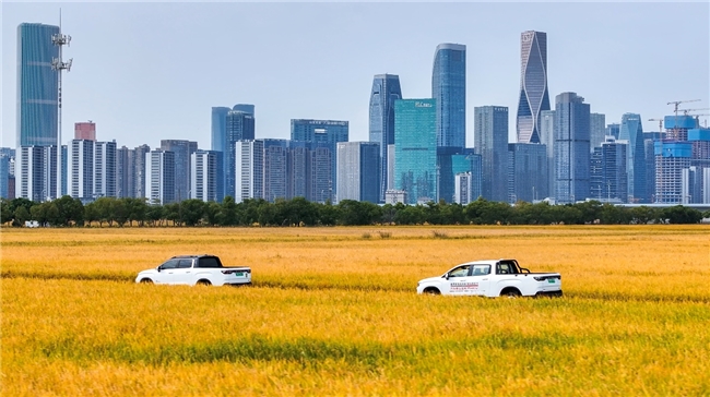 绿色赋能乡村振兴！吉利新能源皮卡引领农业作业转型..